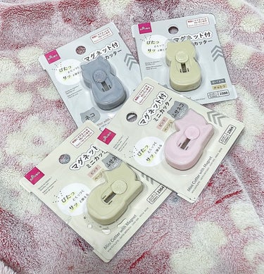 ☆DAISO マグネット付きミキカッター

またまた猫のミニカッターが出てました🐈

ピンクとグレーとベージュ🤎

グレーはサバトラ、ベージュはキジトラの様です。

このサイズのカッターだとダンボールを