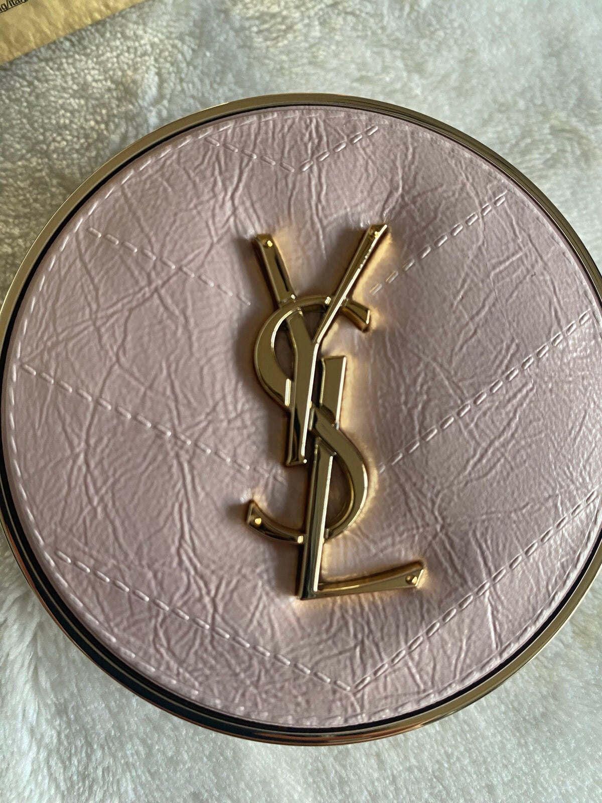 ラディアント タッチ グロウパクト/YVES SAINT LAURENT BEAUTE/クッションファンデーションを使ったクチコミ(2枚目)