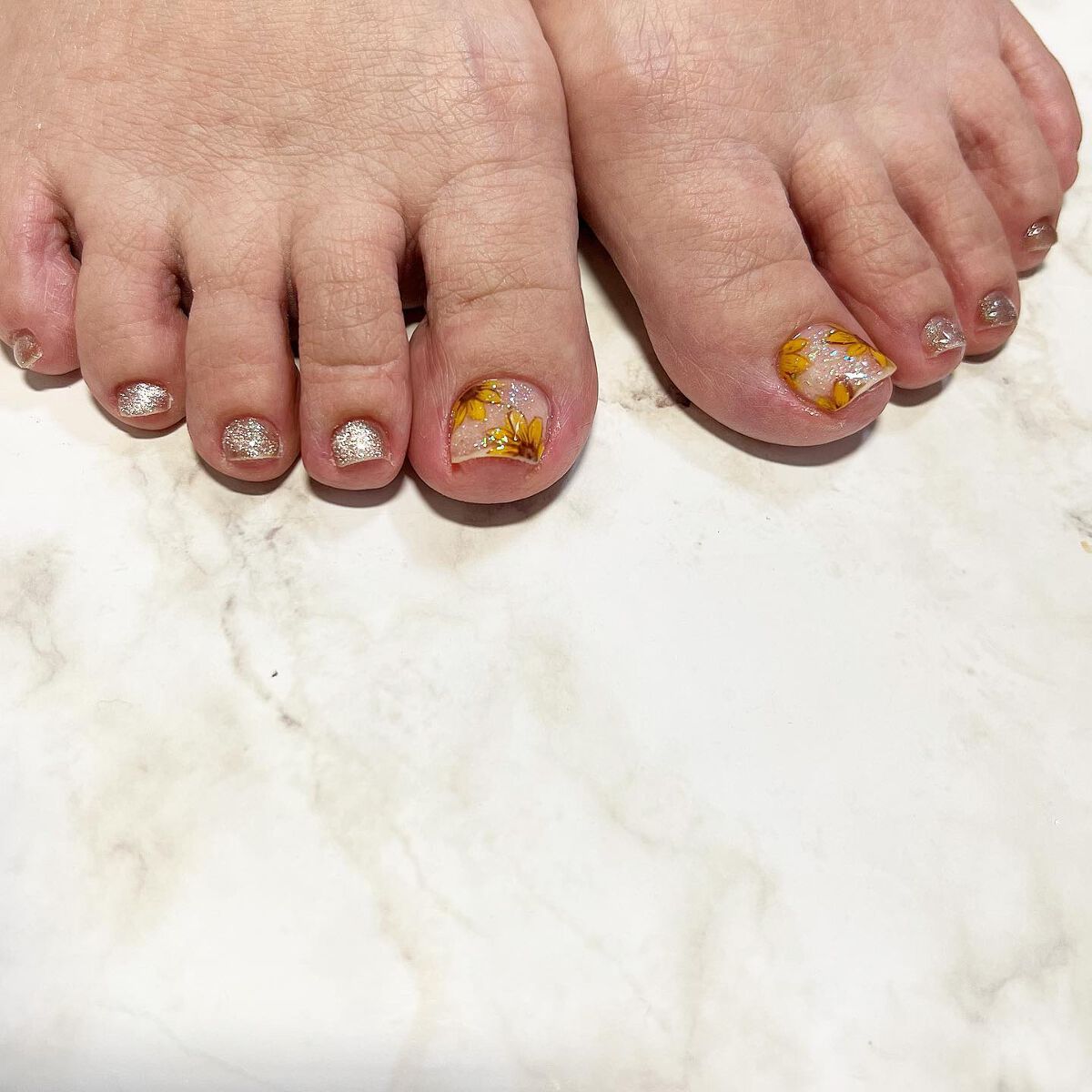 cst on LIPS 「#夏コスメの戦利品#サマーネイル#sunflower#🌻#向日..」(1枚目)