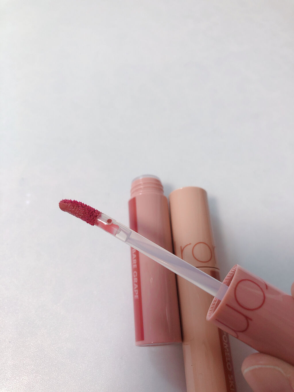 ジューシーラスティングティント/rom&nd/リップティントを使ったクチコミ（2枚目）