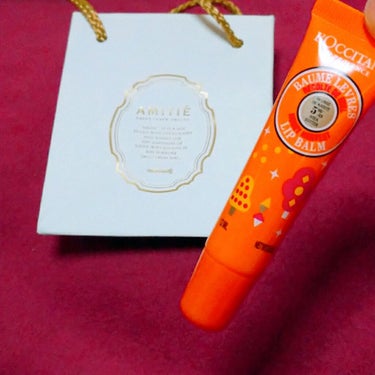 L'OCCITANE ハニーハイヴ シア リップバームのクチコミ「こちらもL'OCCITANEを極めた方から頂きました！
直塗りできるタイプが使いやすい！
何よ.....」（1枚目）