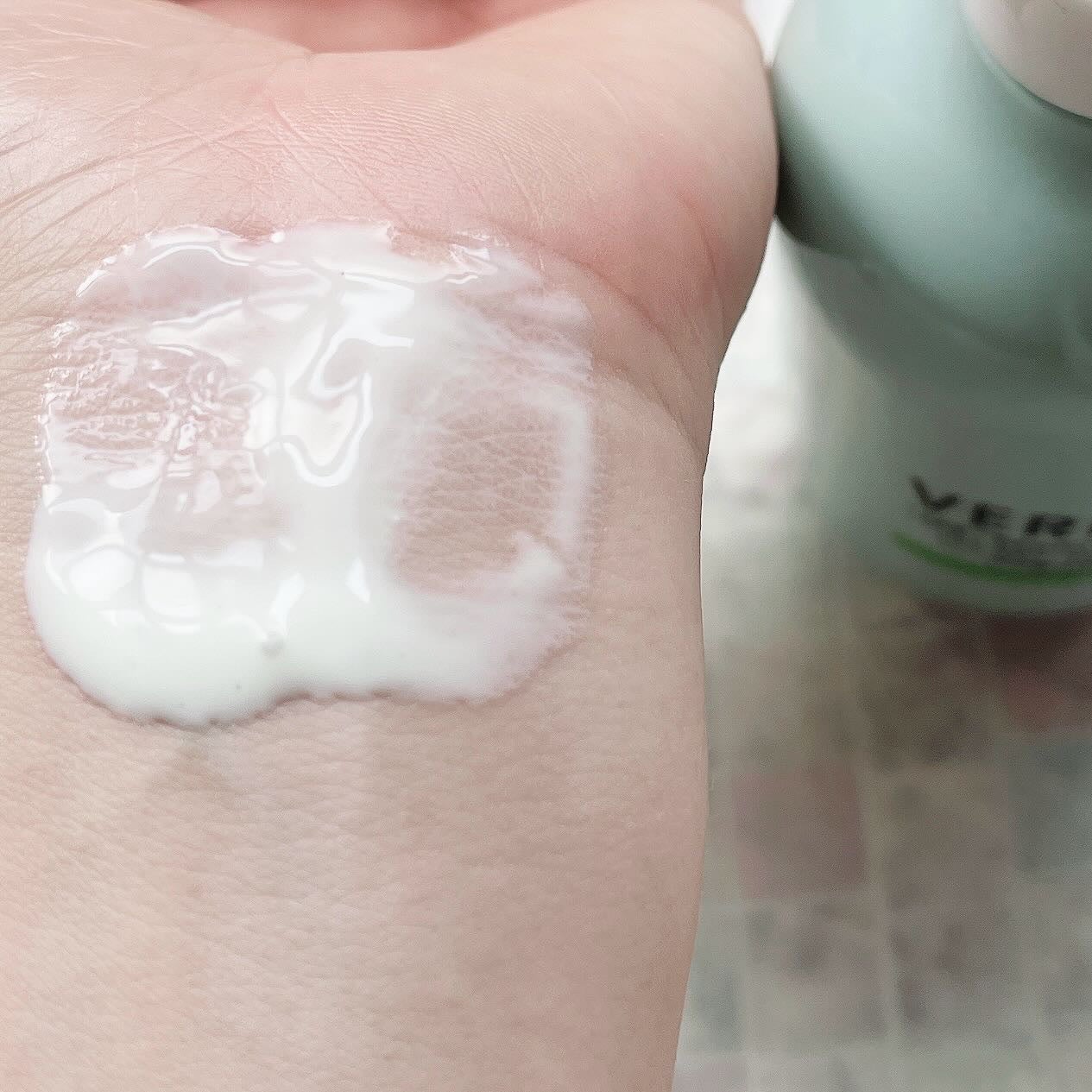 ベルディオ UV モイスチャージェル N/メンターム/日焼け止めジェルを使ったクチコミ(3枚目)