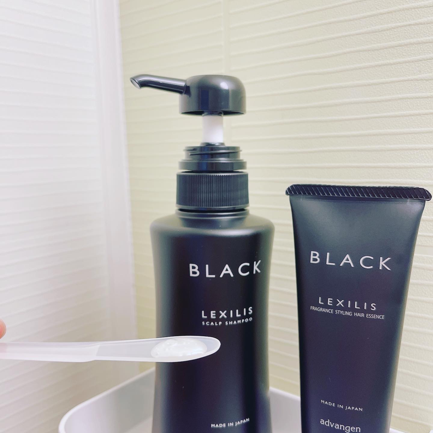 ブラック フレグランス スタイリング ヘアエッセンス/LEXILIS/アウトバストリートメントを使ったクチコミ（2枚目）