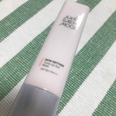 JUNG SAEM MOOLのベースです。Qoo10で購入しました。テクスチャーは少し固めです。SPF50なので紫外線対策にも良いかと思います。#JUNG SAEM MOOL#スキンセッティングトーンア