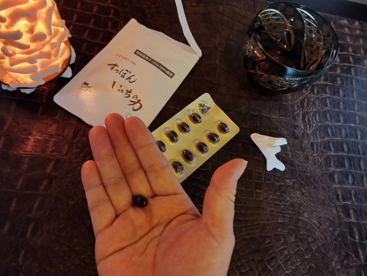 mcgroupakiko on LIPS 「毎朝起きるとコチコチに固まった体をほぐそうと軽いストレッチをし..」(3枚目)