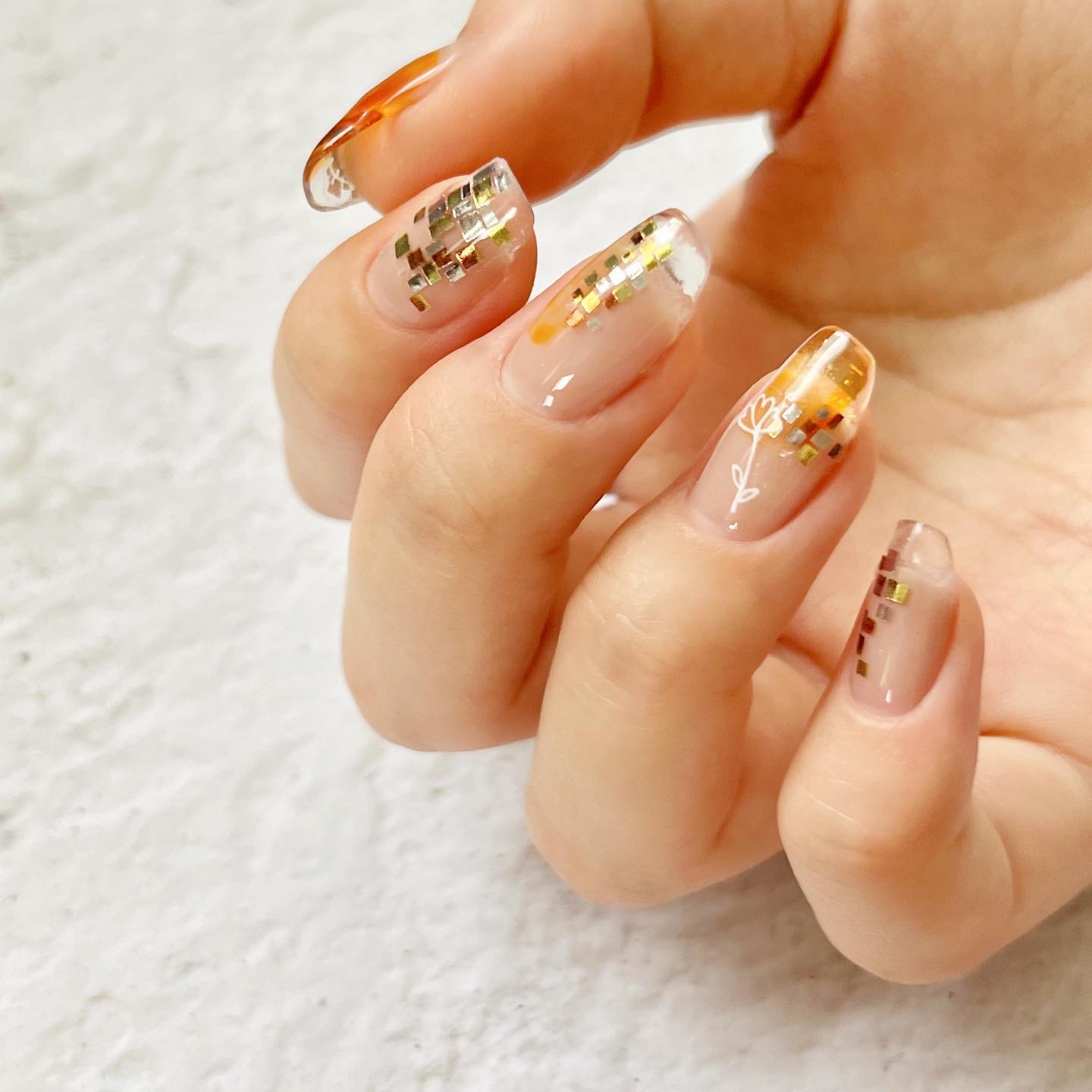 #セルフネイル,#セルフジェルネイル,#鮮やか夏ネイル,#夏ネイル,#リゾートネイル,#オレンジネイル,#クリアネイル,#シアーネイル,#透け感ネイル,#タイルネイル,#タトゥーネイル,#時短ネイル,#ビーチネイル,#ゴールドネイルのネイルデザイン