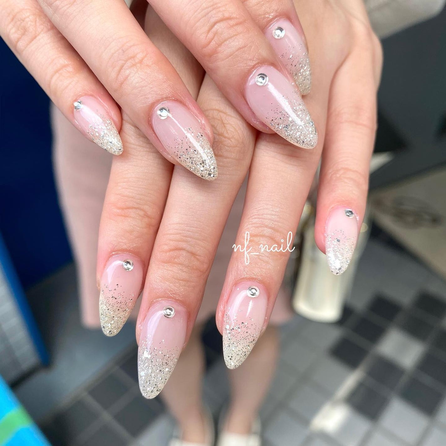 Natsumi◎nailist on LIPS 「.キラキララメグラデーション✨.#ネイル#ネイルデザイン#..」(1枚目)