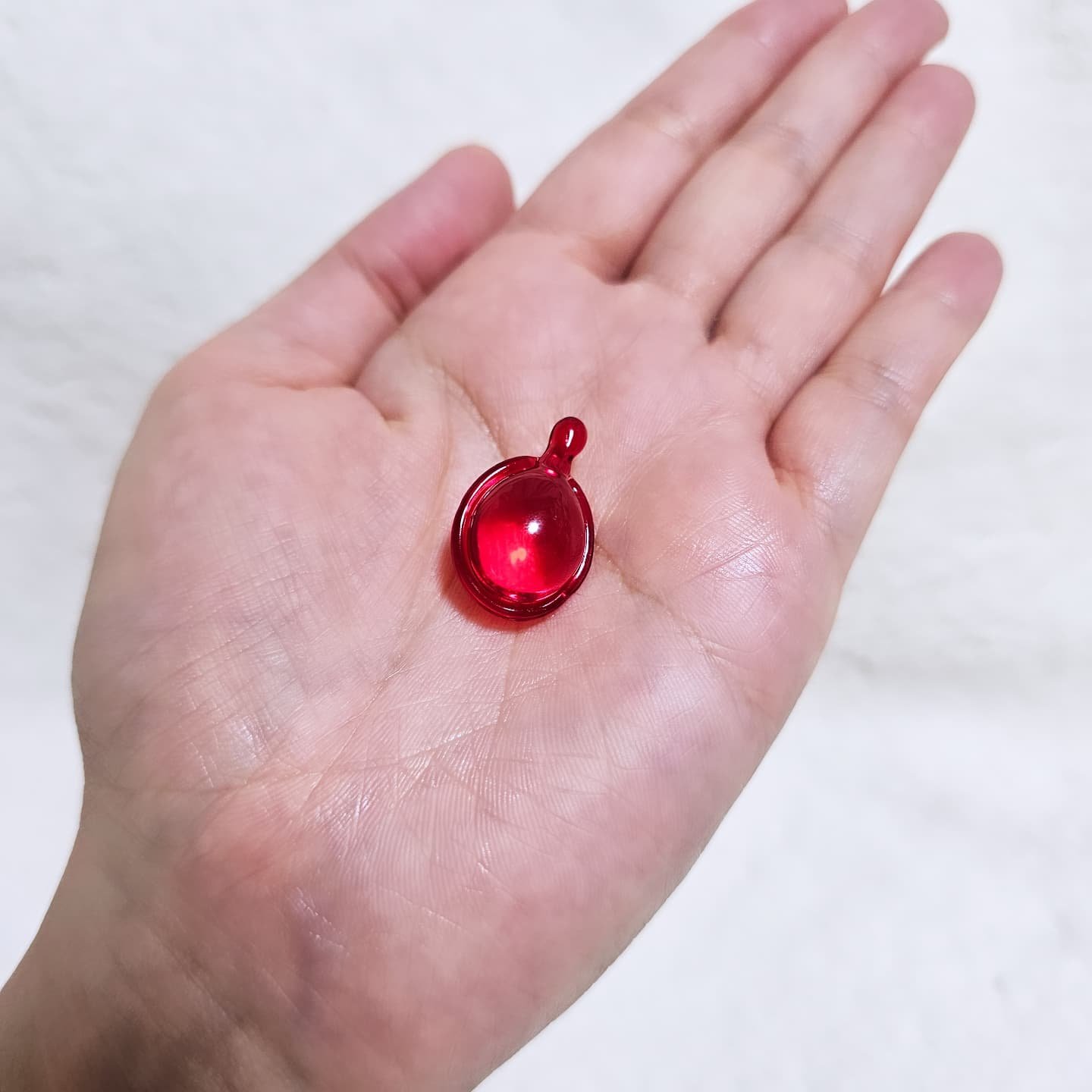 【サンリオ限定デザイン】ellips（エリップス）ヘアオイル ボトルタイプ8粒 (レッド／スウィートフローラルブーケの香り)キティー/ellips/ヘアオイルを使ったクチコミ（2枚目）