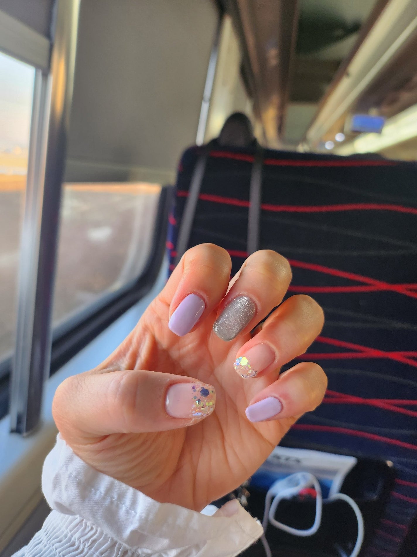 スミレちゃん on LIPS 「今回はストーンとかしたくないから普通に塗りましたー!!新しく買..」(1枚目)