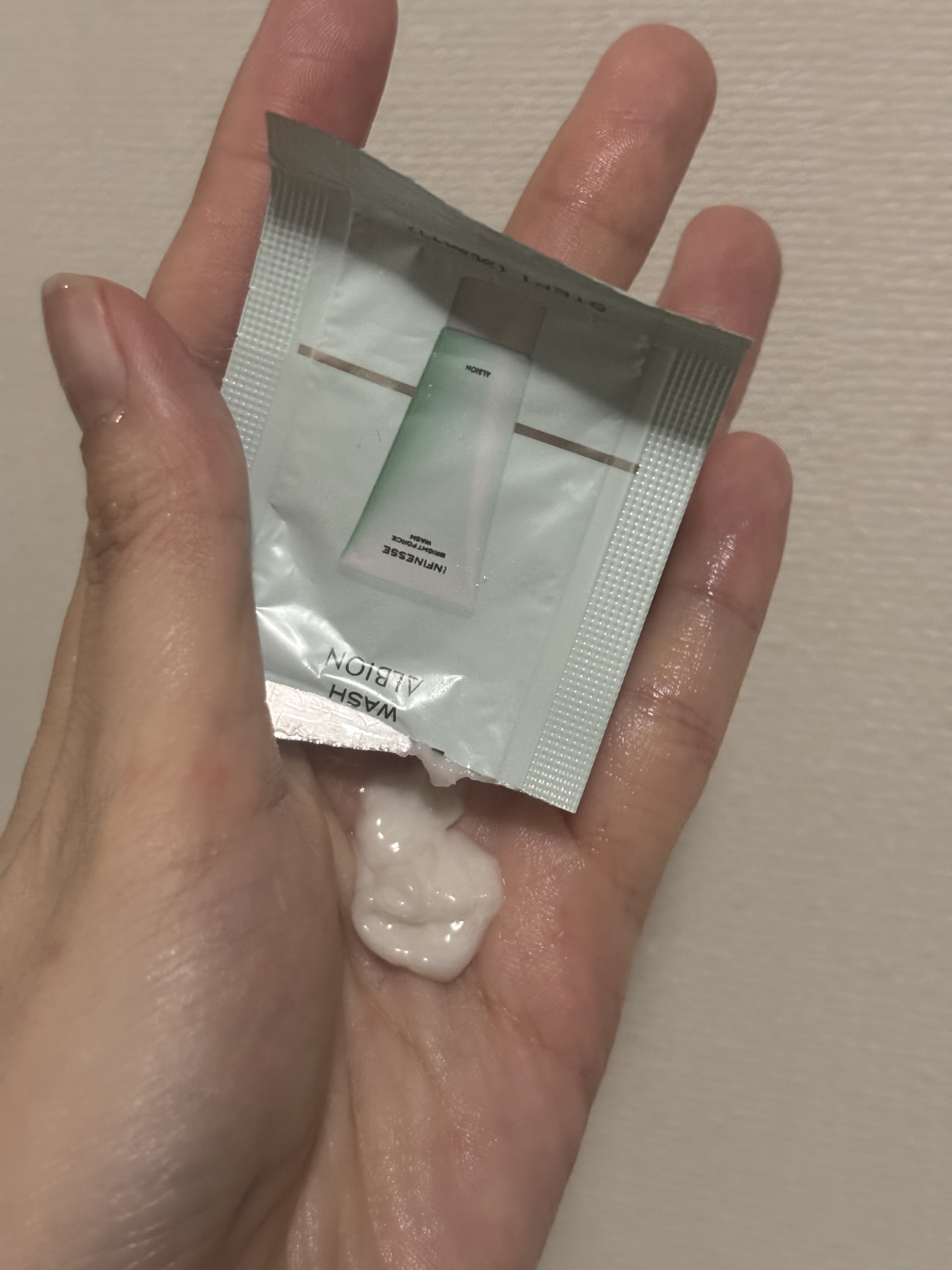 ALBION アンフィネス ブライトフォース ウォッシュのクチコミ「ALBION
アンフィネス ブライトフォース ウォッシュ 1.0ｇ

試供品1回分✨️
ふわふ.....」（3枚目）