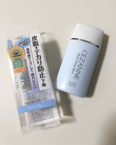 お店の方に聞いておすすめしてもらった
CEZANNE 皮脂.テカリ防止下地  ライトブルー
塗ってみた感想としてはワントーン明るくなったって言うのと、中高生のメイクや初心者の方に向いていると思います！
