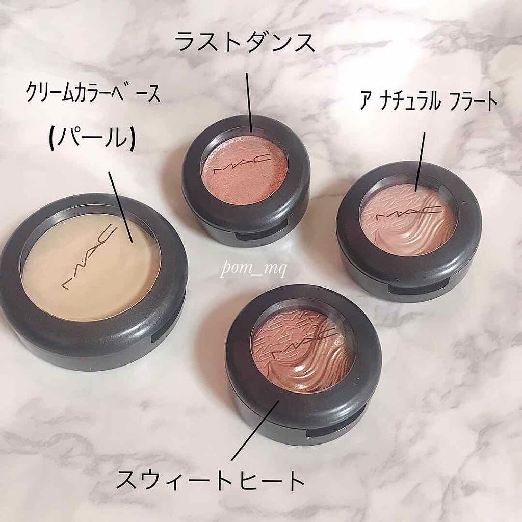 エクストラ ディメンション アイシャドウ ア ナチュラル フラート/M・A・C/単色アイシャドウを使ったクチコミ（2枚目）