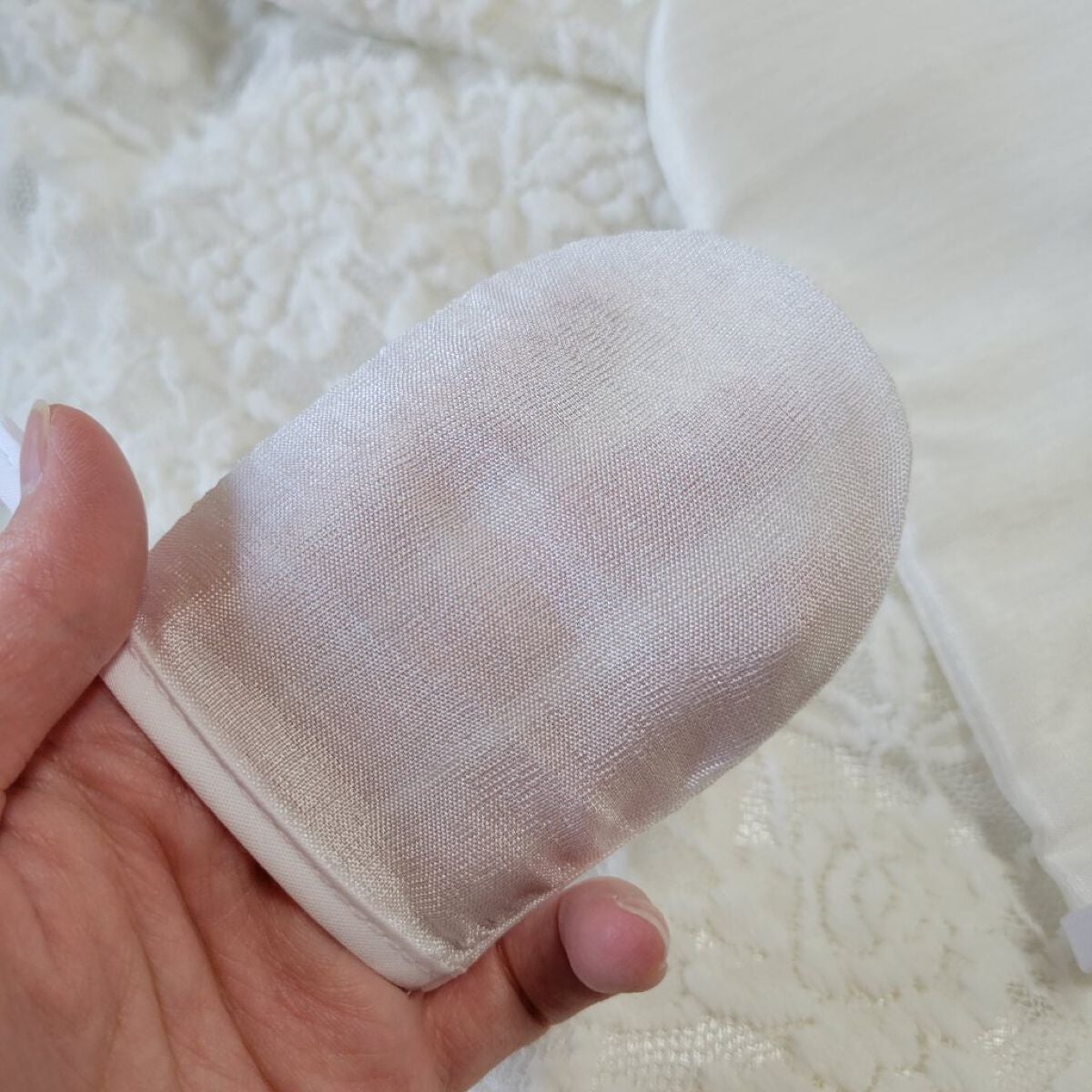 yuki on LIPS 「#ロアコスモꙬ꙳/シルクピーリングミトン、ボディ用andフェイ..」(4枚目)