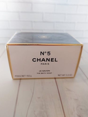 🫧CHANEL　シャネル N°5 サヴォン🫧
友達からの誕プレでいただきました🎁
CHANELのソープなんて自分では買わないでしょ？って

そういった物をプレゼントで貰うっていいですよね

ビニールで包