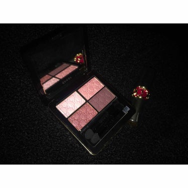 GUCCI Gucci Eye Magnetic Color Shadow Duoのクチコミ「母からプレゼントしてもらって毎日毎日使ってるアイシャドウ

とにかく物凄い良い！！！！！！
落.....」（1枚目）