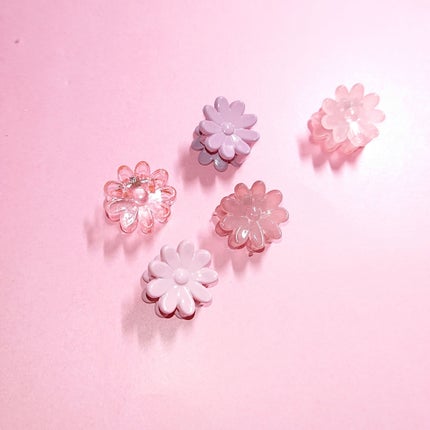 セリア ヘアアクセサリーのクチコミ「先日セリアに行った時に発見しました❣️
お花のヘアクリップ5個セット🌼
形は一緒ですが5個全.....」(2枚目)