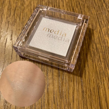 ブライトアップアイシャドウ/media/単色アイシャドウを使ったクチコミ(1枚目)