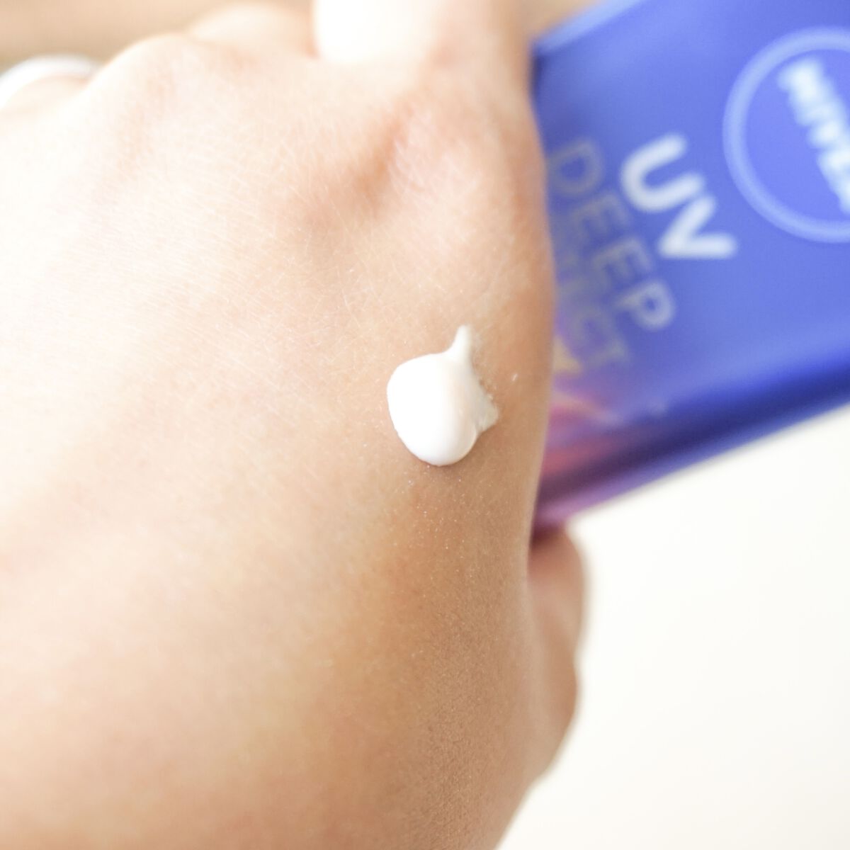 ニベアUV ディープ プロテクト＆ケア トーンアップ エッセンス/ニベア/日焼け止めローションを使ったクチコミ（3枚目）