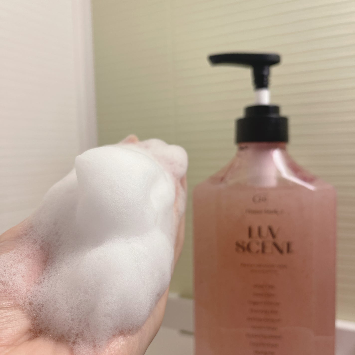 スクラブボディウォッシュ フラワーマーケット ホワイトチューリップ/LUV SCENT/ボディスクラブを使ったクチコミ(3枚目)