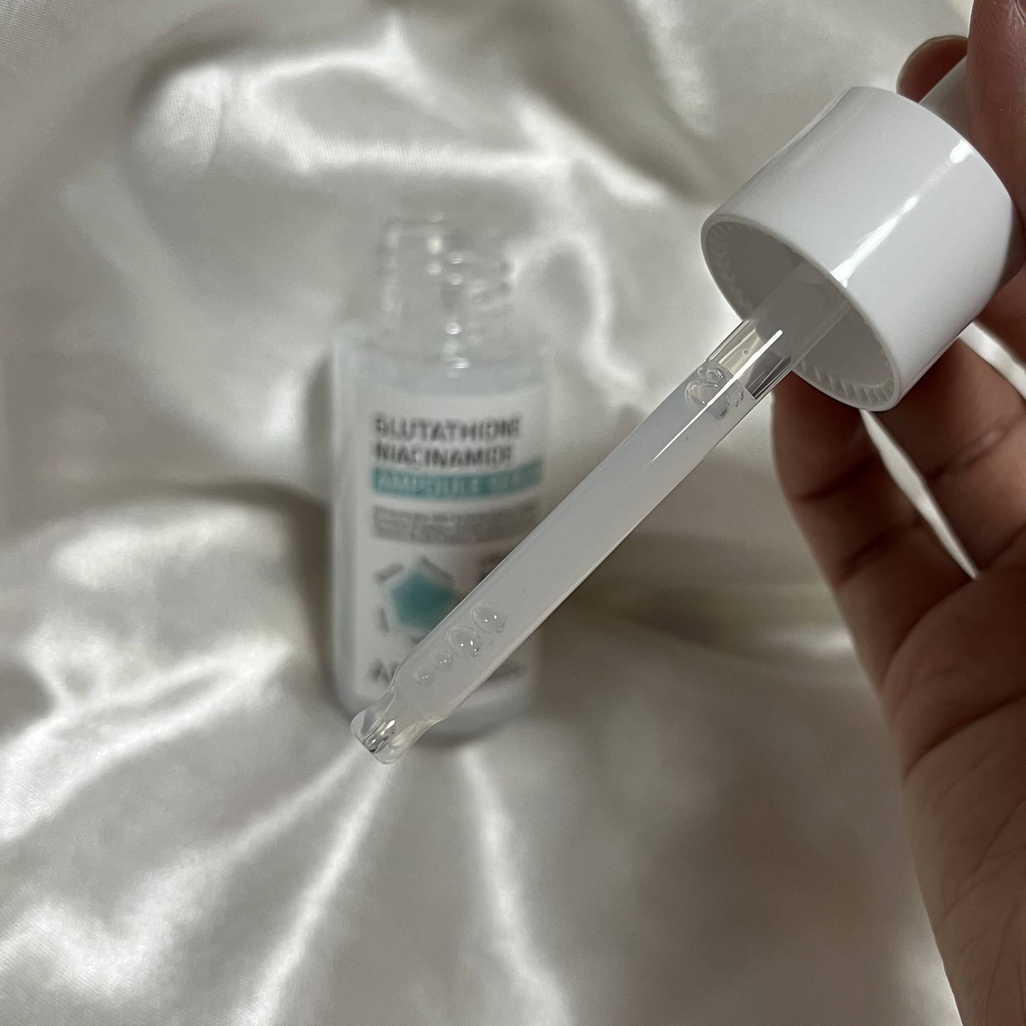 グルタチオンナイアシンアミドアンプルセラム/APLB/美容液を使ったクチコミ（3枚目）