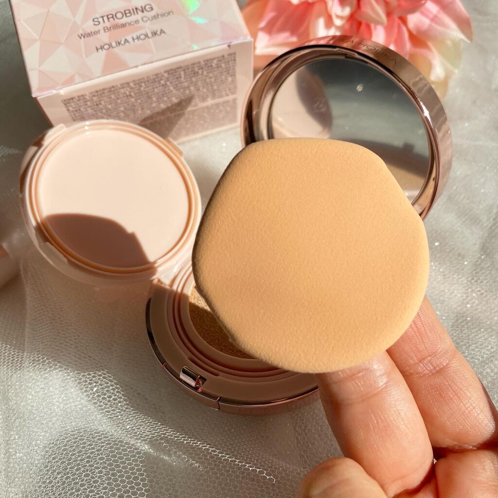 HOLIKA HOLIKA ストロビングウォーターブリリアンスクッションのクチコミ「パケもきれいな、ツヤ肌クッションファンデ💫



ホリカホリカの

【ストロビング・ウォーター.....」（2枚目）