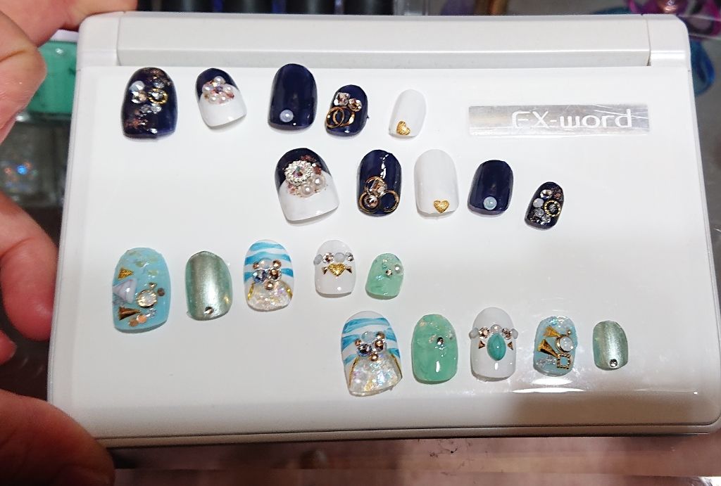 ネイルホリック リミテッドカラー Twingle Unicorn GR751/ネイルホリック/マニキュアを使ったクチコミ（1枚目）