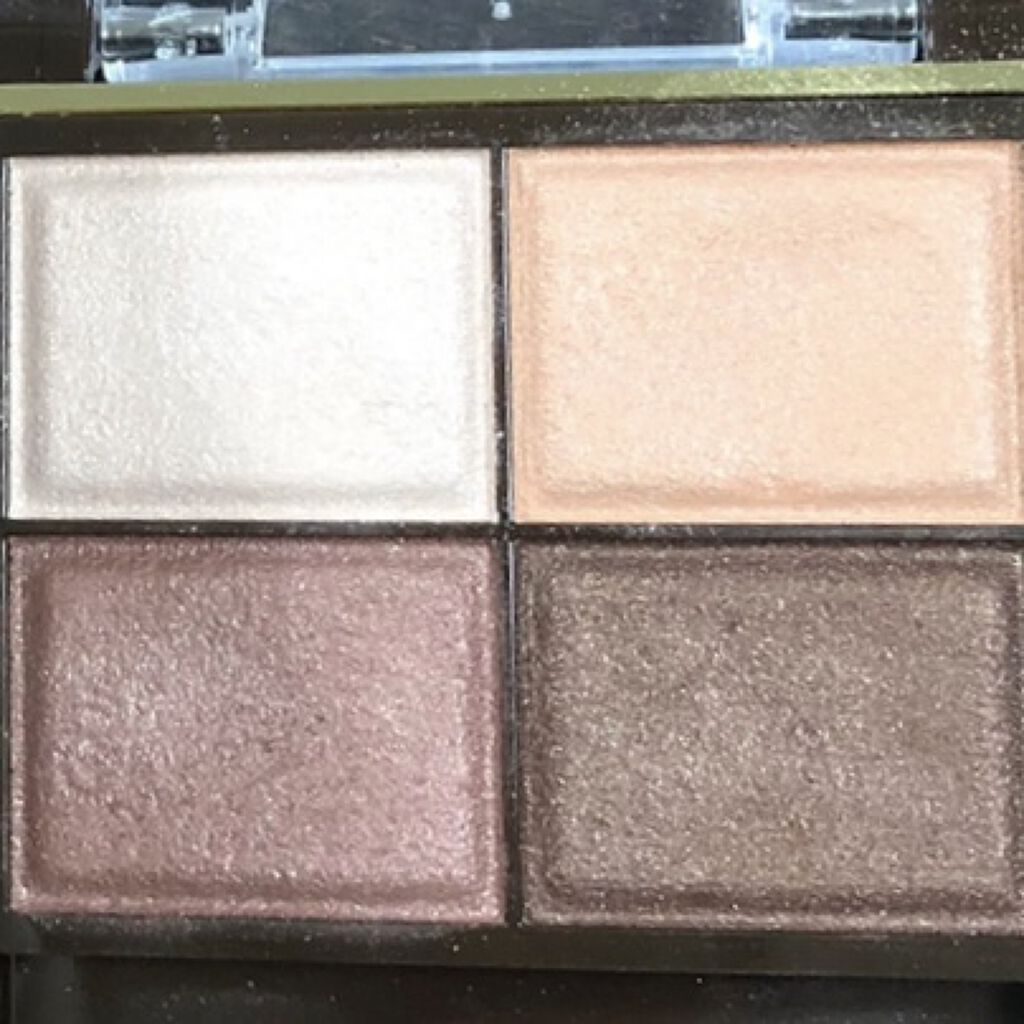 回答：ラメというよりも繊細なパール感があって上品なので、オフィス用でも問題ないと思います！の画像