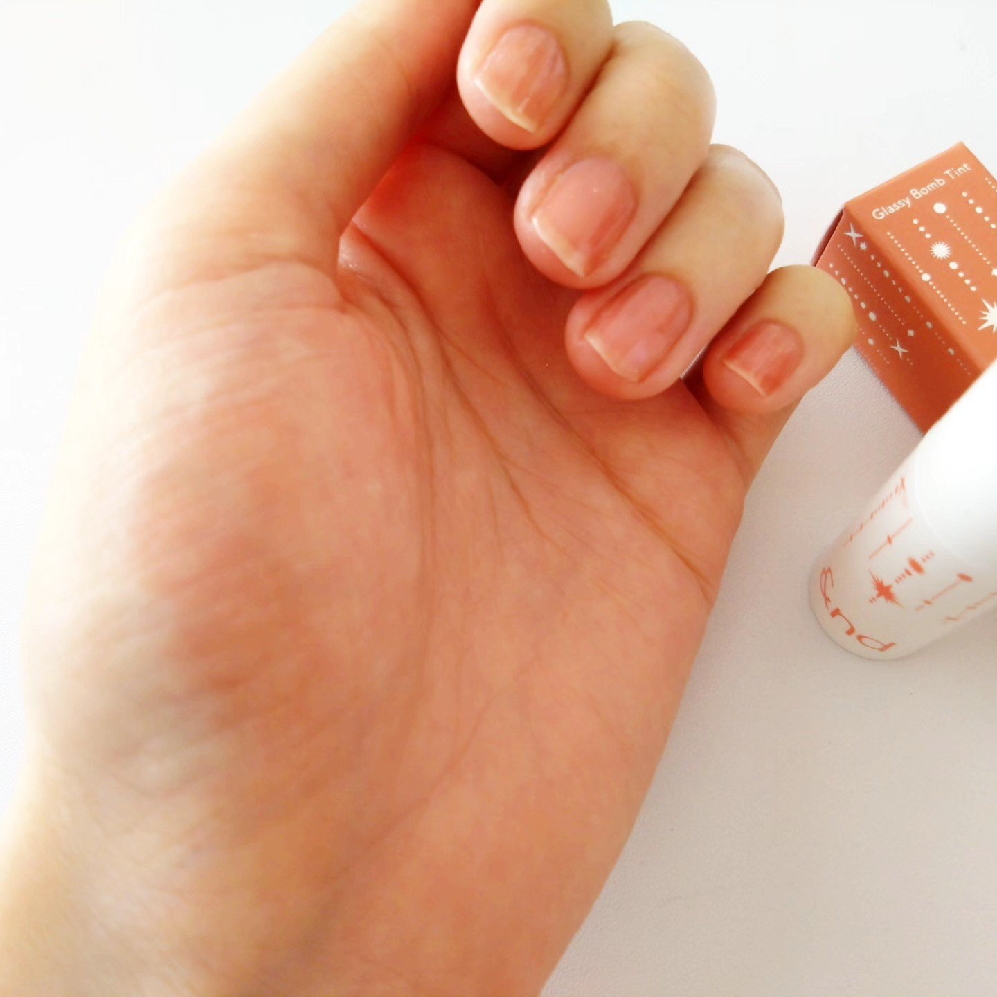 アンドバイロムアンド　グラッシーボムティント HL02 CORAL SNOW/&nd by rom&nd/リップティントを使ったクチコミ（3枚目）