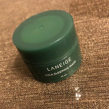 
LANEIGE シカスリーピングマスク🧚🏻‍♀️

もう、シカというワードは中毒性がある🤷‍♀️
それくらいなくてはならないアイテム💫💫

スキンケアの最後にこれでもか‼️ってくらい
テカテカに塗って