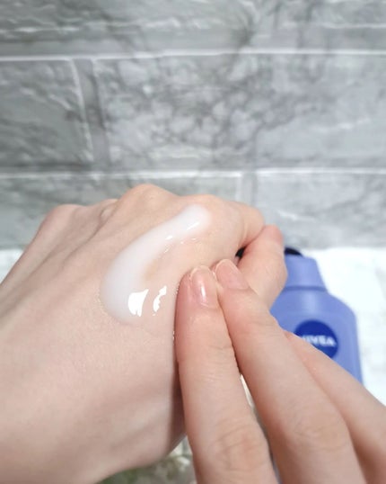 プレミアムボディミルク ホワイトニング【医薬部外品】 /ニベア/ボディミルクを使ったクチコミ(4枚目)