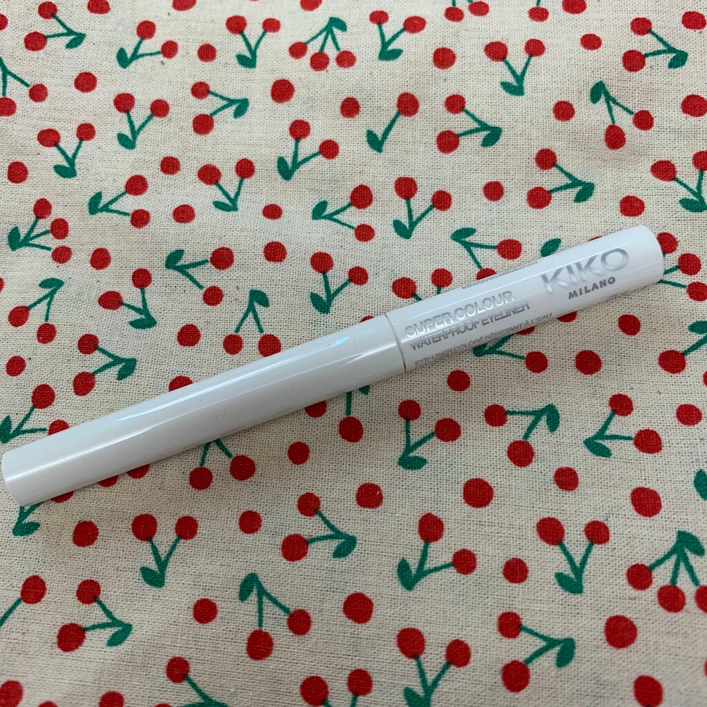 瑠華 on LIPS 「KikoMilanoの白いアイライナーです。🖤色味白。最初は水..」(1枚目)