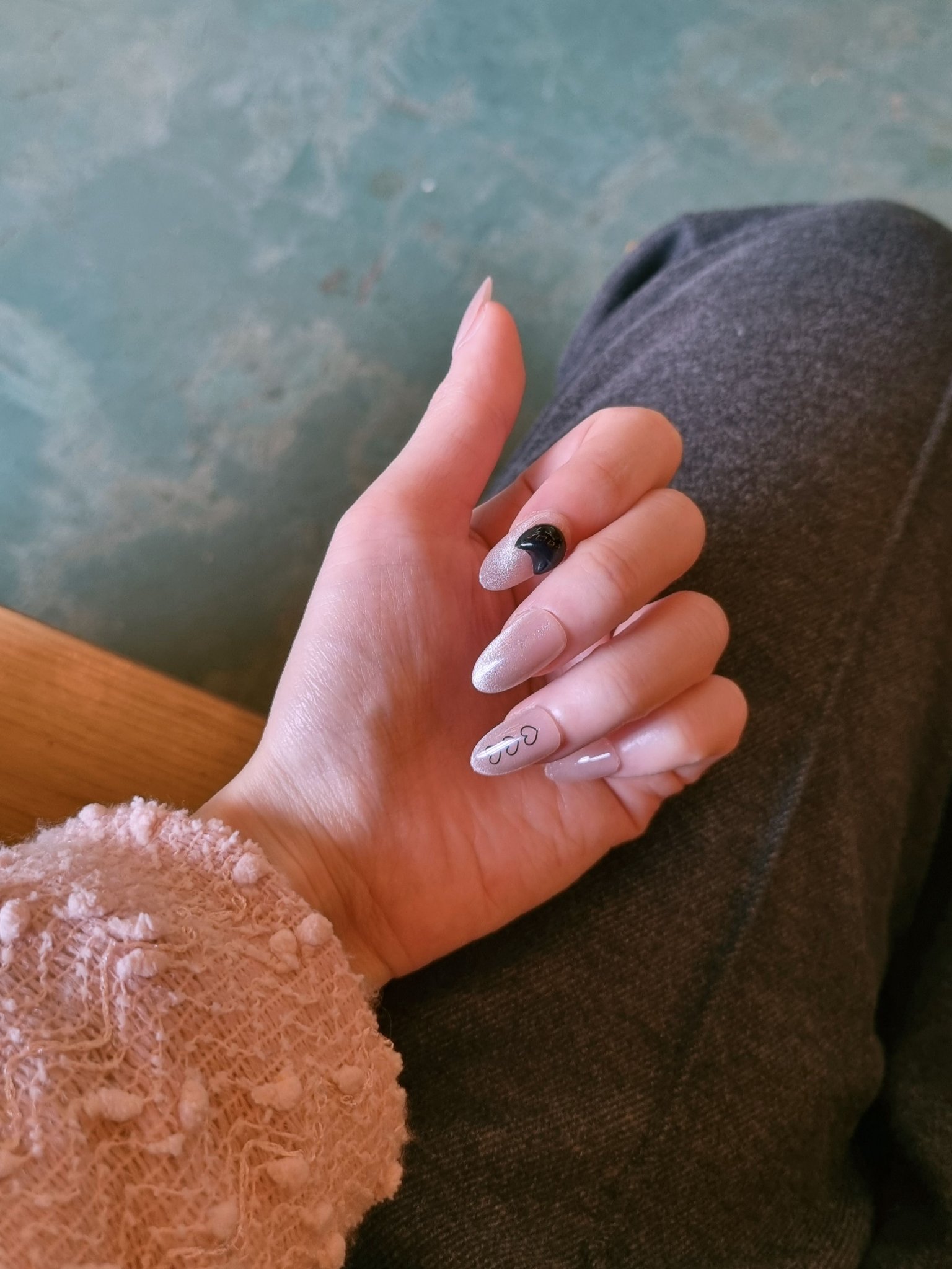 ネコちゃんパーツがかわいすぎる、
バレエコア🩰ネイル、『Ellie』 😻🩷

普段ネイルできないので…💭
推し活で使いました🎈

ネコちゃんパーツはもちろん、
ハート💗とリボン🎀もかわいすぎ…
よくばりな水光ネイル🥹💅

