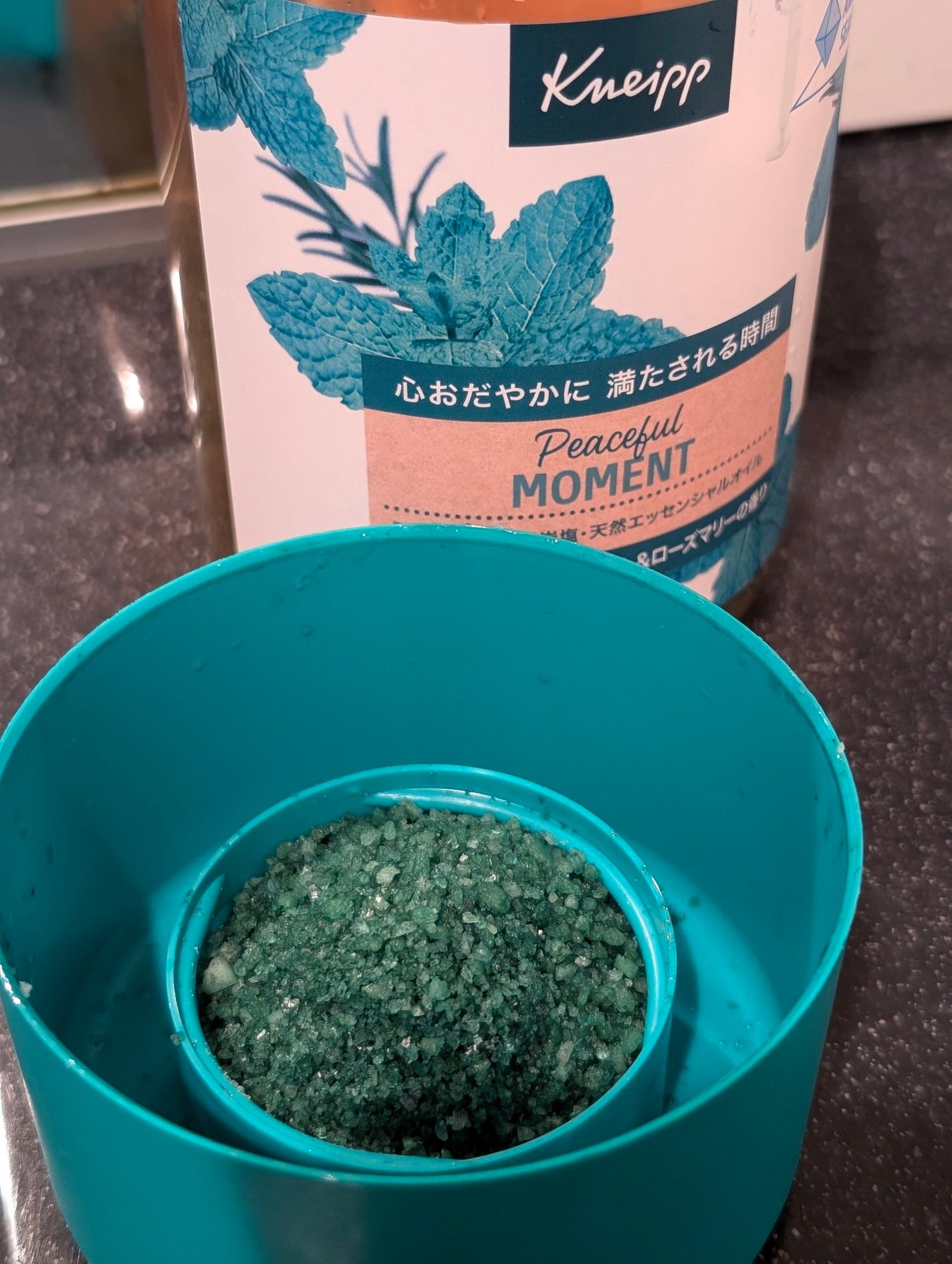 クナイプ バスソルト ピースフルモーメント ウォーターミント&ローズマリーの香り/クナイプ/無機塩系入浴剤を使ったクチコミ(2枚目)