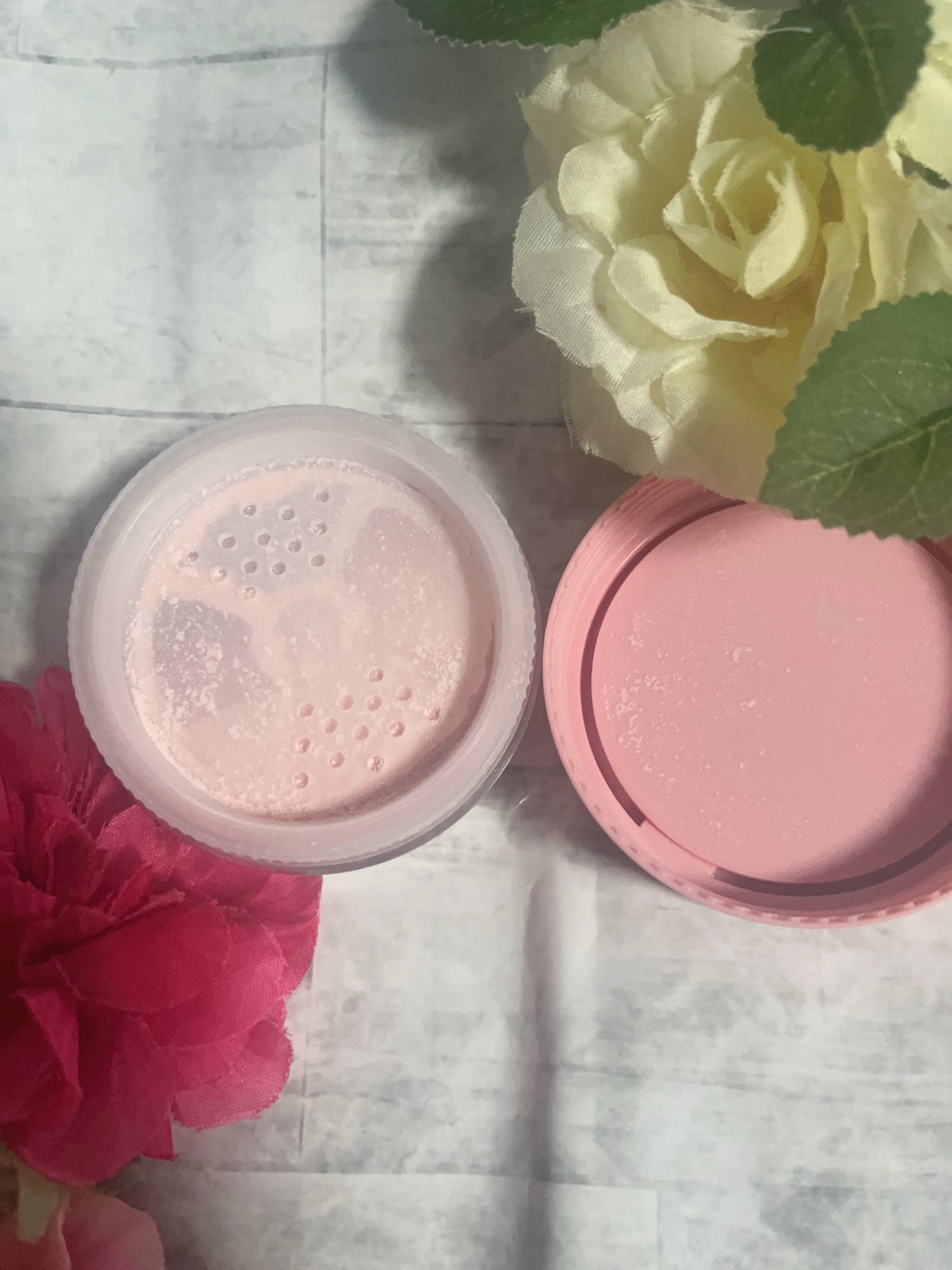 インスタ レディフェイス&アンダーアイセッティングパウダーデュオ/SHEGLAM/プレストパウダーを使ったクチコミ(3枚目)