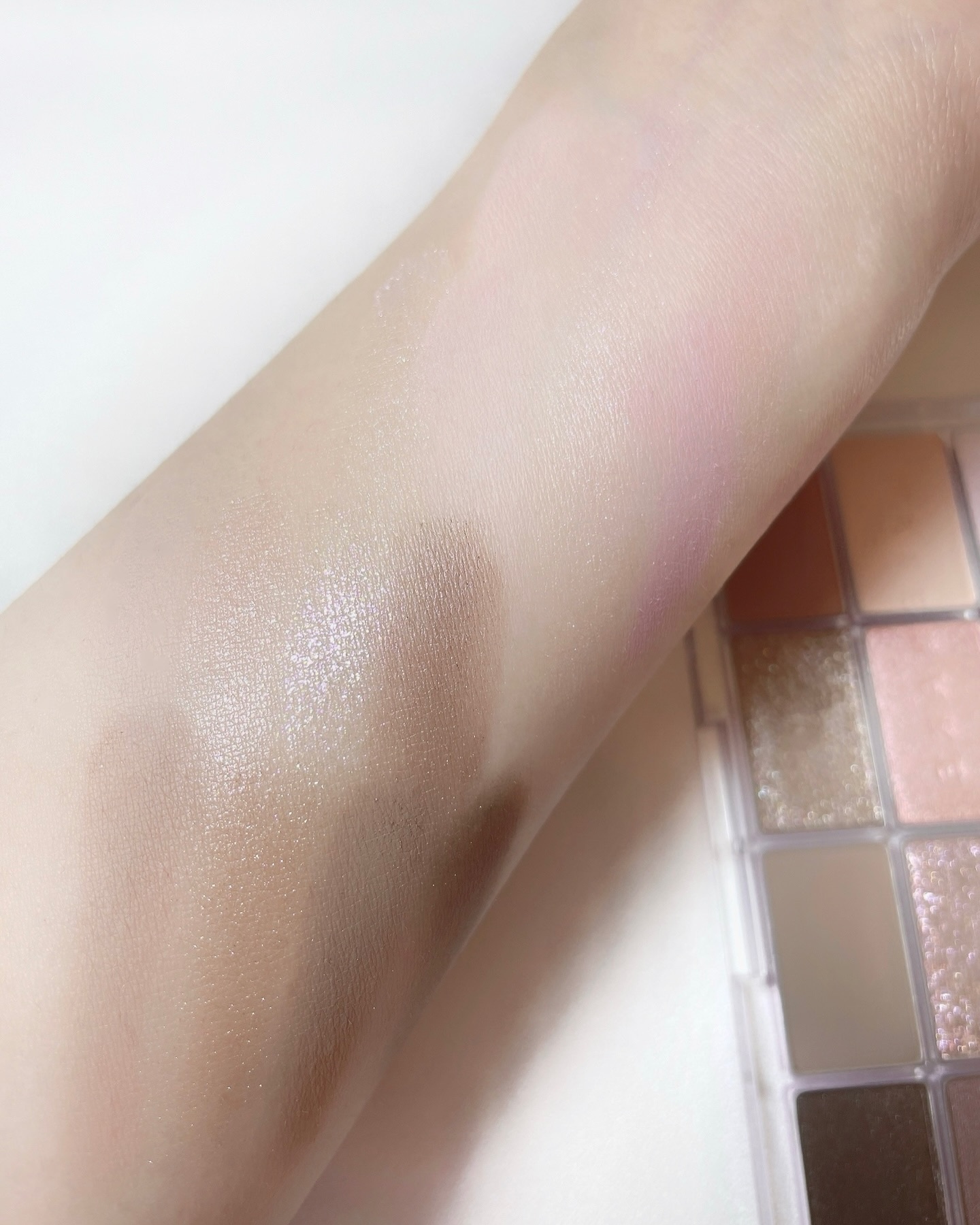 ソフトブラーリングアイパレット/wakemake/アイシャドウパレットを使ったクチコミ（2枚目）