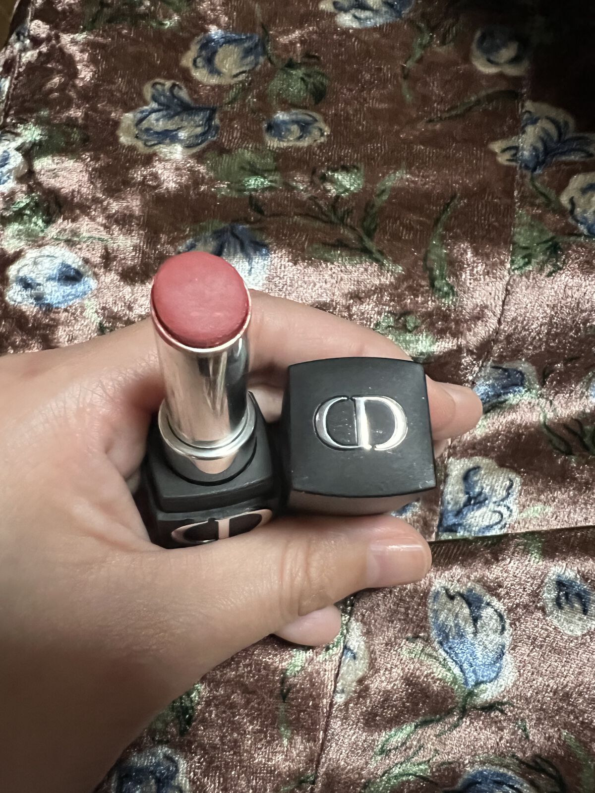 ルージュ ディオール フォーエヴァー スティック 525 フォーエヴァー シェリー/Dior/口紅を使ったクチコミ（2枚目）