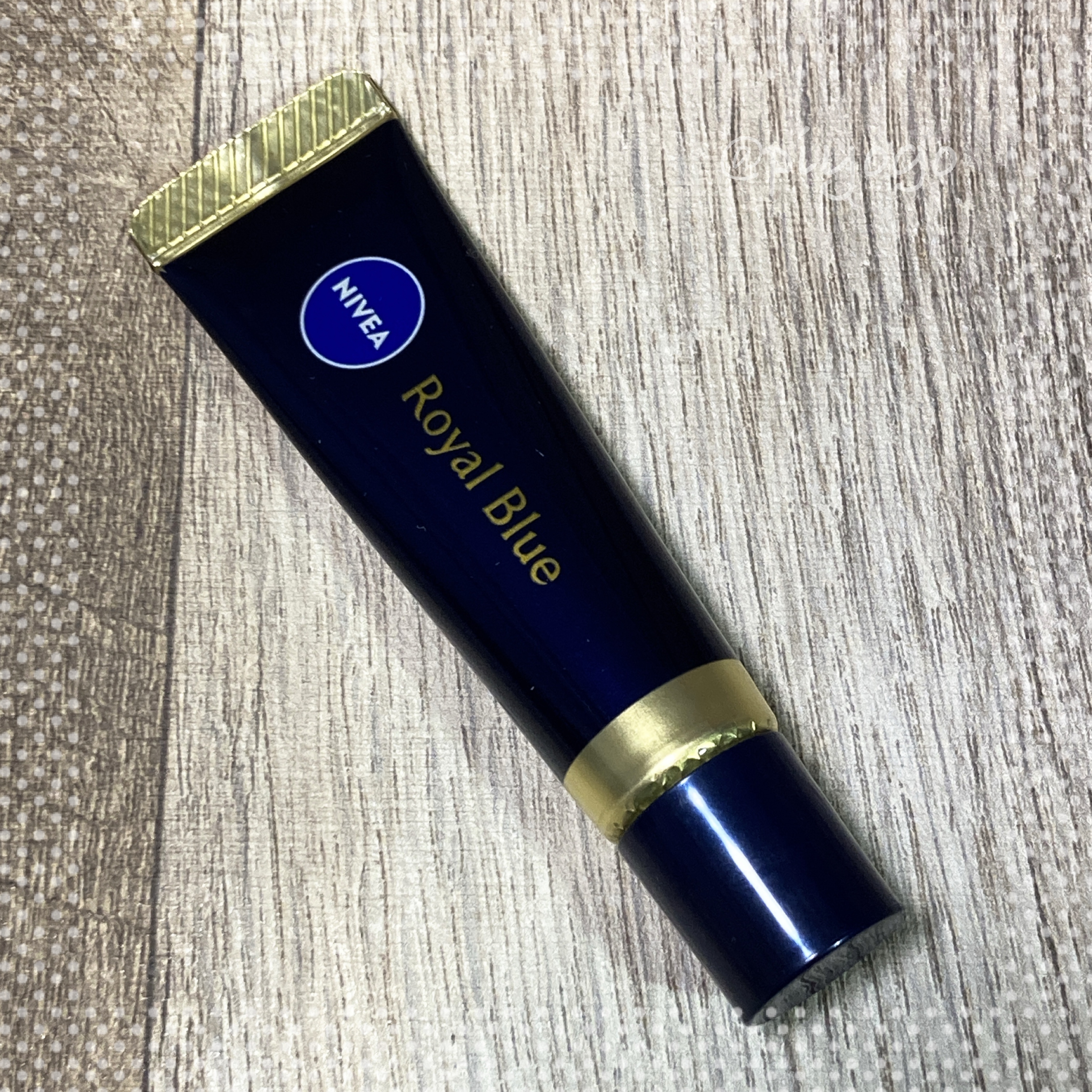 ニベア　ロイヤルブルーリップ　濃密美容ケア/ニベア/リップ美容液を使ったクチコミ（1枚目）