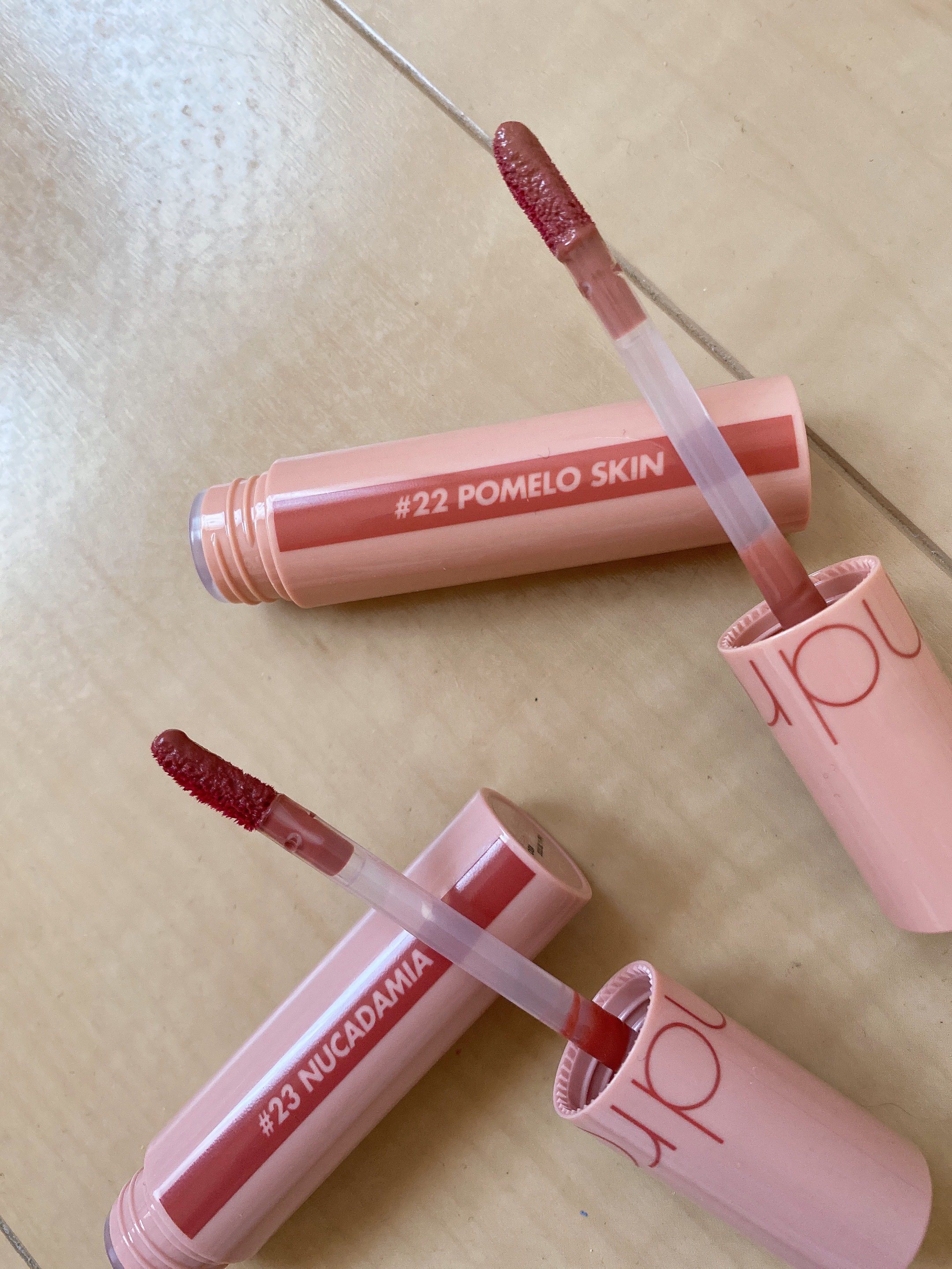 ジューシーラスティングティント/rom&nd/リップティントを使ったクチコミ（2枚目）