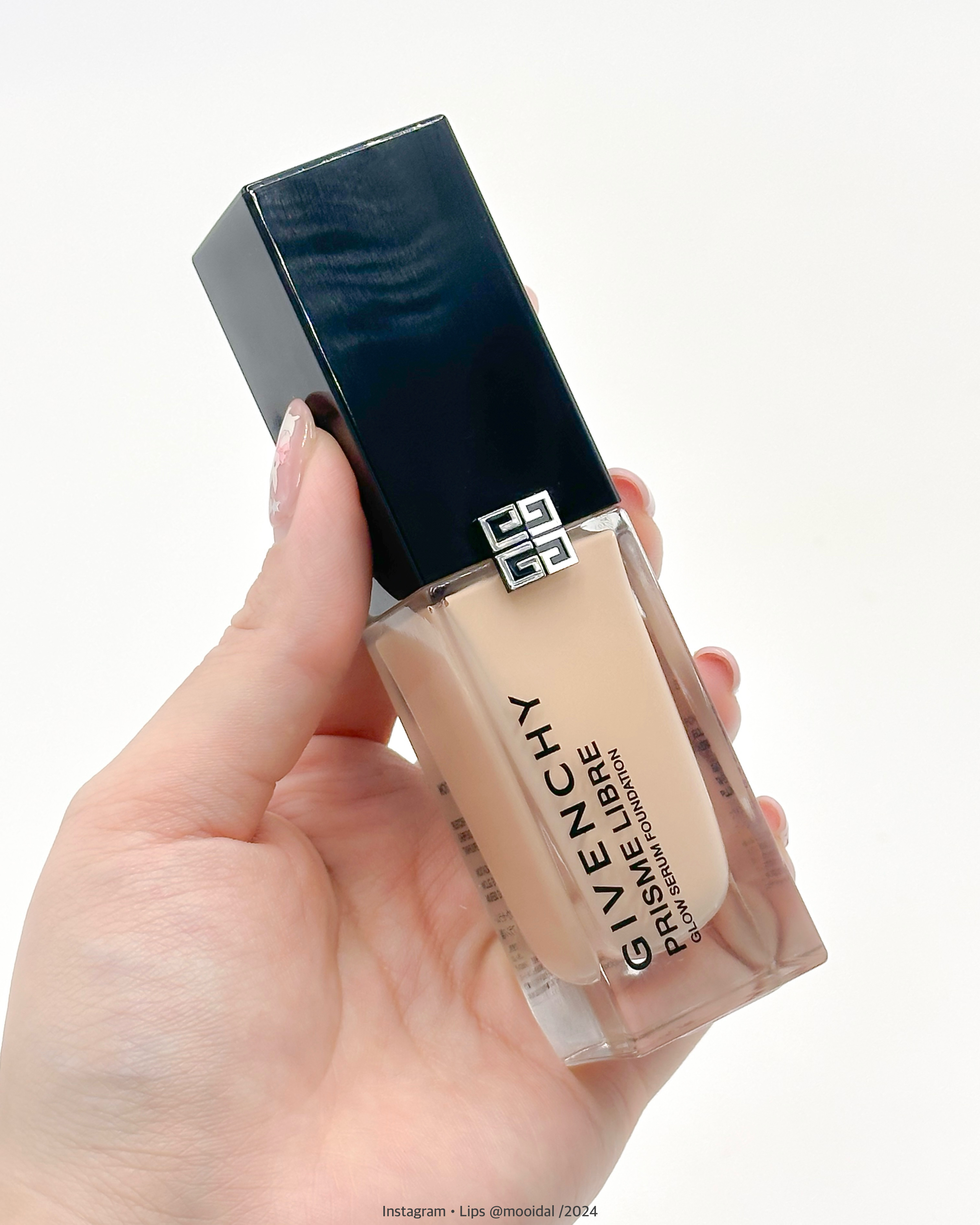 プリズム･リーブル･グロウ･セラム･ ファンデーション/GIVENCHY/リキッドファンデーションを使ったクチコミ（2枚目）