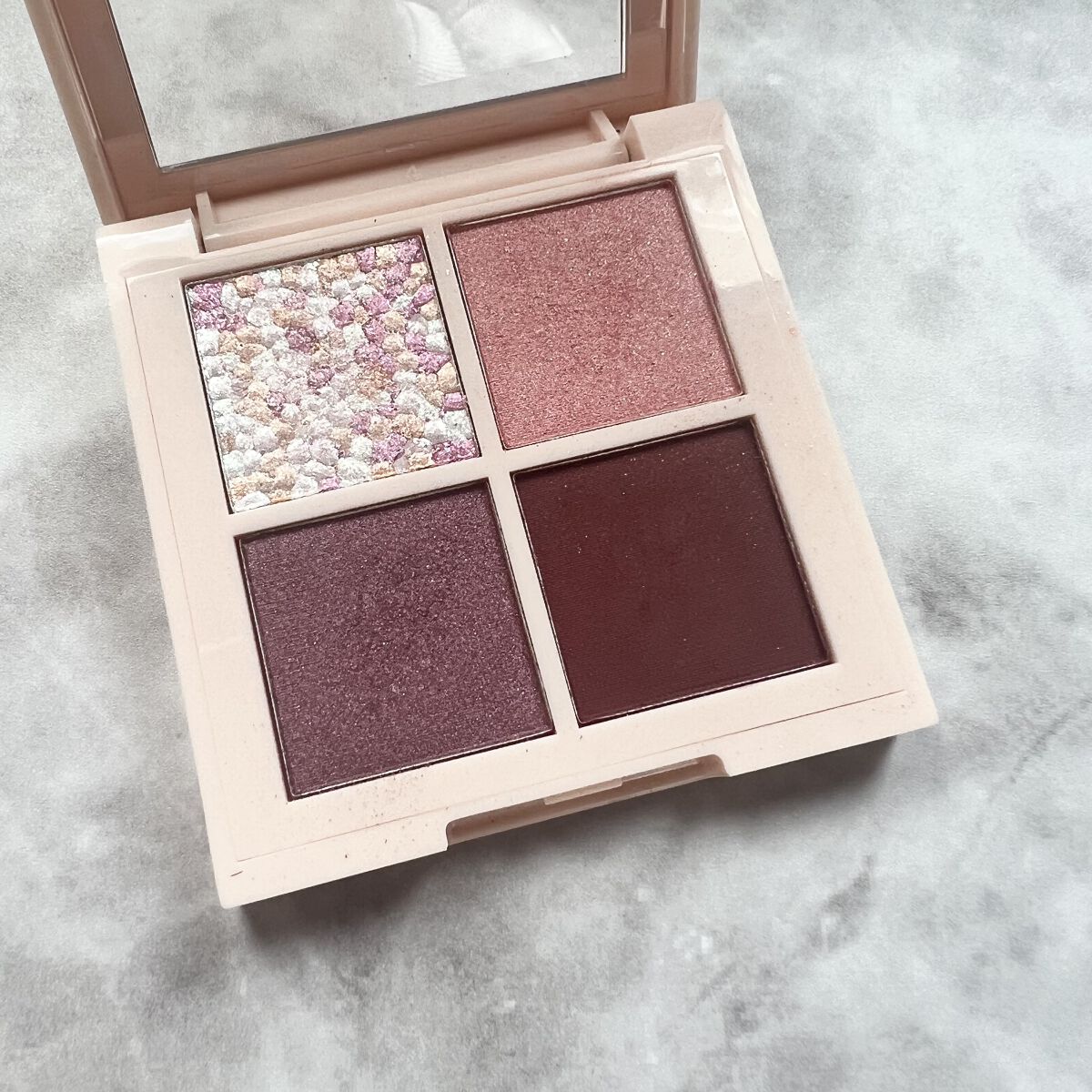 レブロン ダズル アイシャドウ クアッド/REVLON/アイシャドウパレットを使ったクチコミ（1枚目）