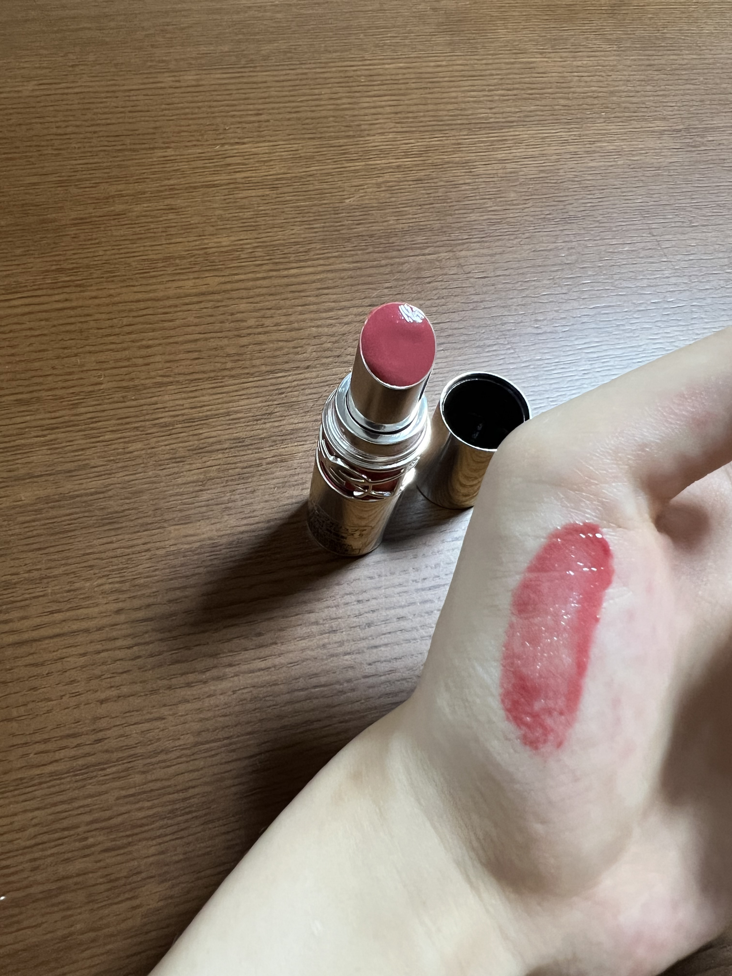 YSL ラブシャイン キャンディグレーズ No.5 ピンク サティスファクション/YVES SAINT LAURENT BEAUTE/口紅を使ったクチコミ（2枚目）