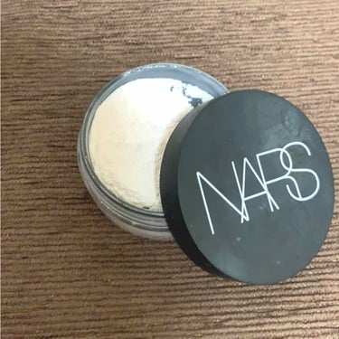 ライトリフレクティングセッティングパウダー ルース/NARS/ルースパウダーを使ったクチコミ（2枚目）