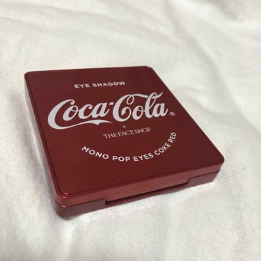 韓国コスメだぁ！！！！！

THE FACE SHOP/MONO POP EYES
０１ COKE RED

コカコーラとコラボしてるコスメです🥤🔆

色味はもちろん赤やオレンジのコーラが
テーマとなっ