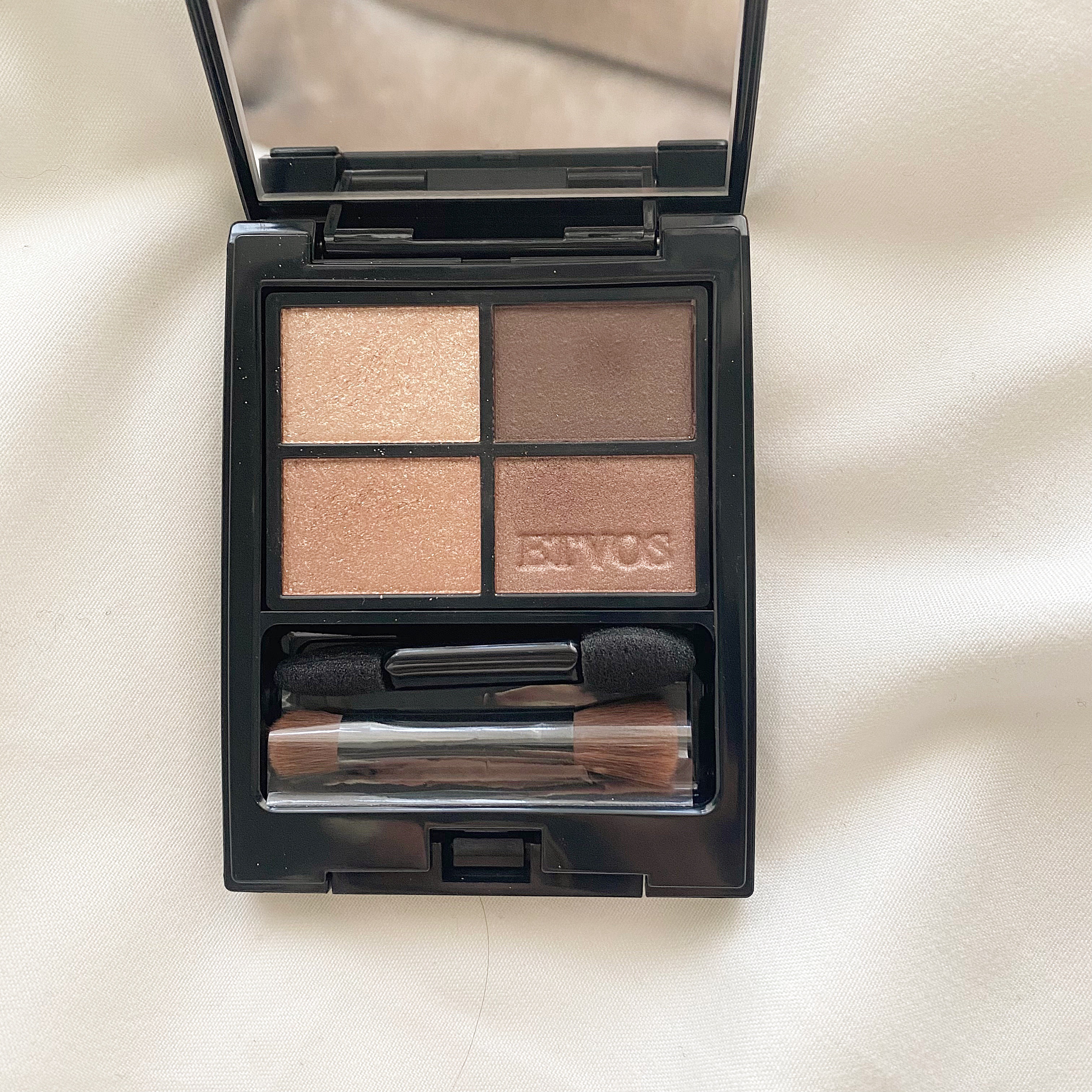 ミネラルクラッシィシャドー/エトヴォス/アイシャドウパレットを使ったクチコミ（1枚目）