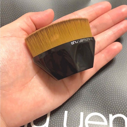ペタル 55 ファンデーション ブラシ/shu uemura/メイクブラシを使ったクチコミ(2枚目)