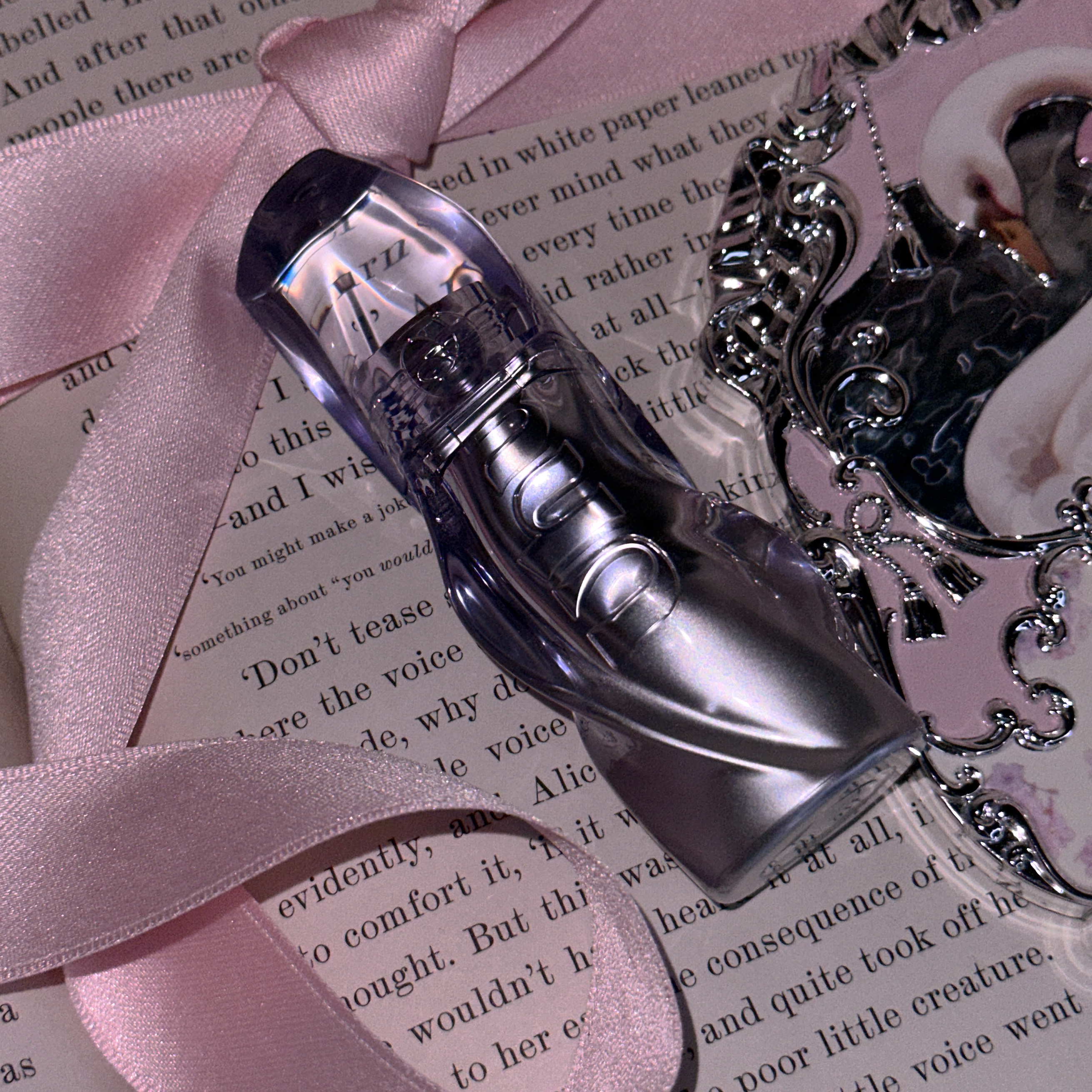 &quot;On Stage&quot; Mirror Lip Glaze (主場系列) / Uhue