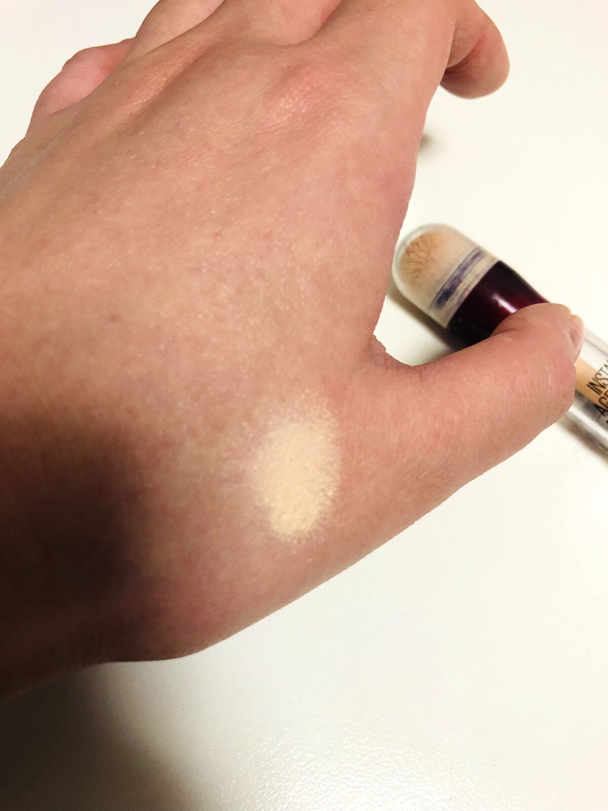 インスタント コンシーラー 100 明るめの肌色/MAYBELLINE NEW YORK/リキッドコンシーラーを使ったクチコミ（3枚目）