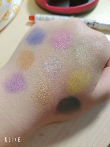 UR GLAM　BLOOMING EYE COLOR PALETTE/U R GLAM/パウダーアイシャドウを使ったクチコミ（2枚目）