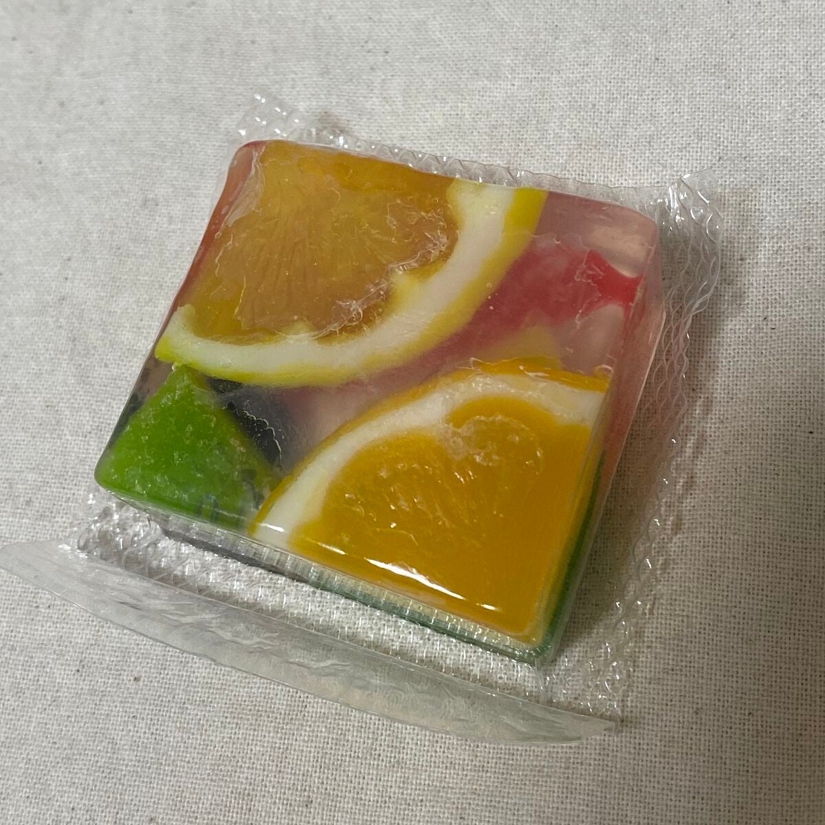 リィリィ フルーツキャンディバーソープ/リィリィ/ボディ石鹸を使ったクチコミ(2枚目)