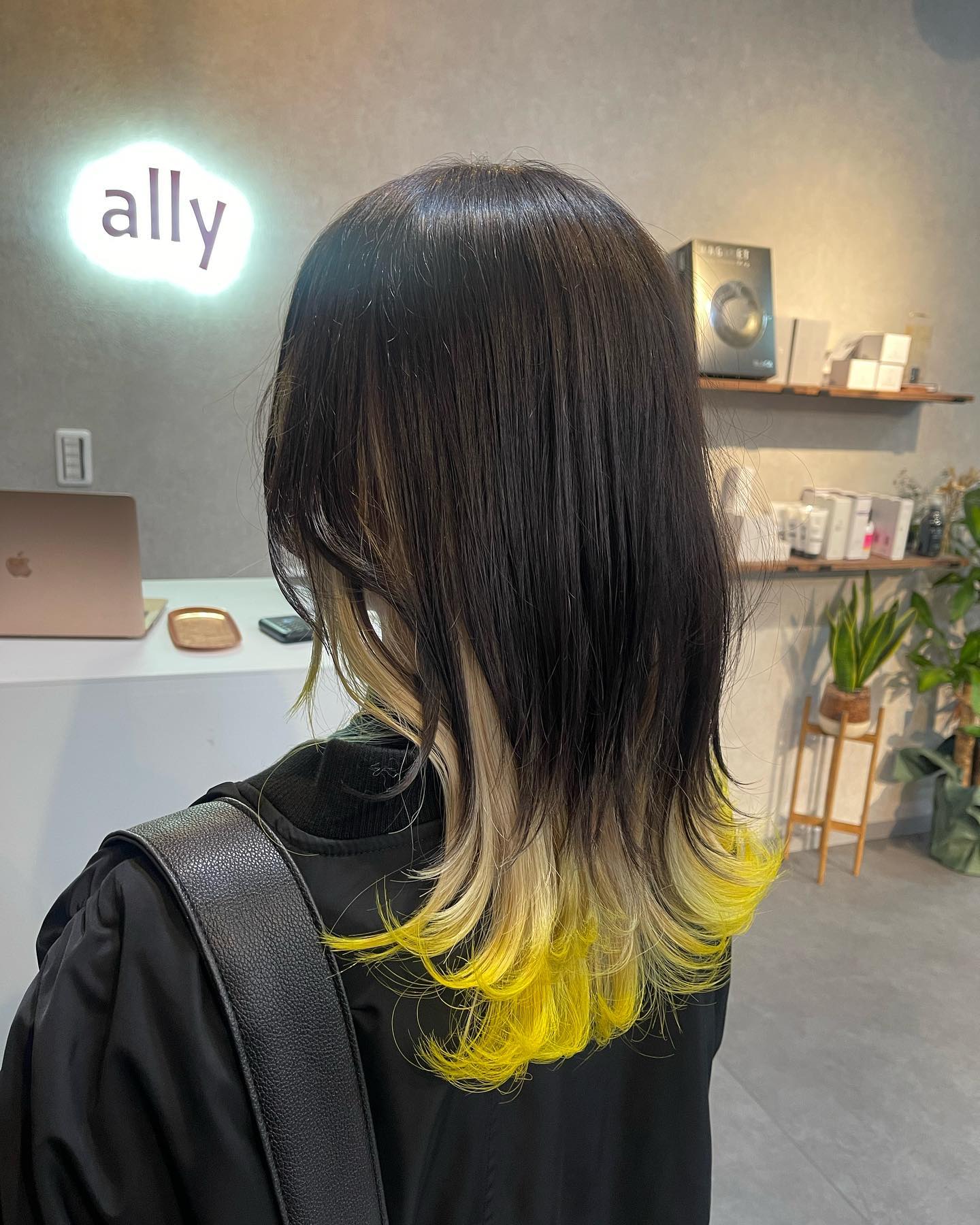 インナーカラーのグラデーションも可愛いー！
ファッションやライフスタイルにあったヘアスタイルつくります！
11月後半まだあきありますので、URLかDMからご予約お待ちしてます！
.

場所
【ally】東京都渋谷区神宮前3-20-15 中野